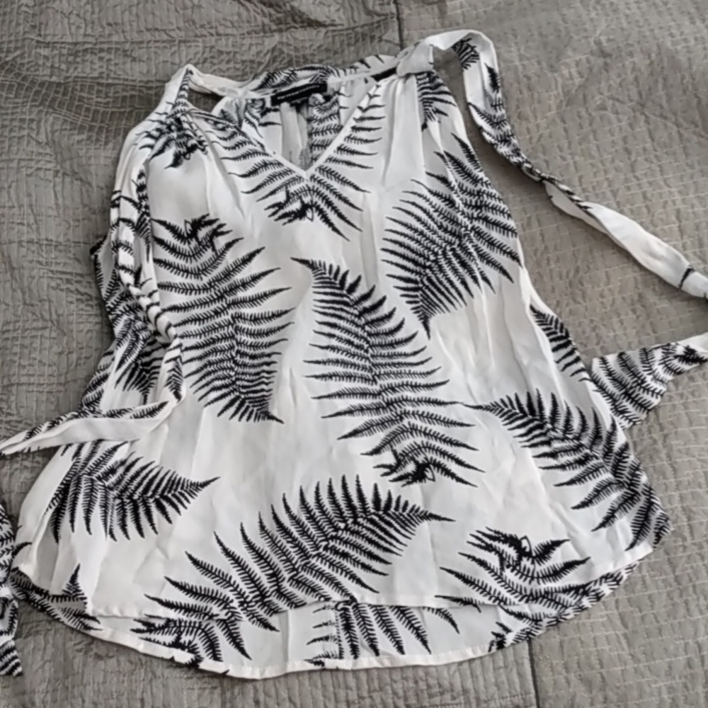 Off white with black design Fifteen Twenty sleeveless blouse size small